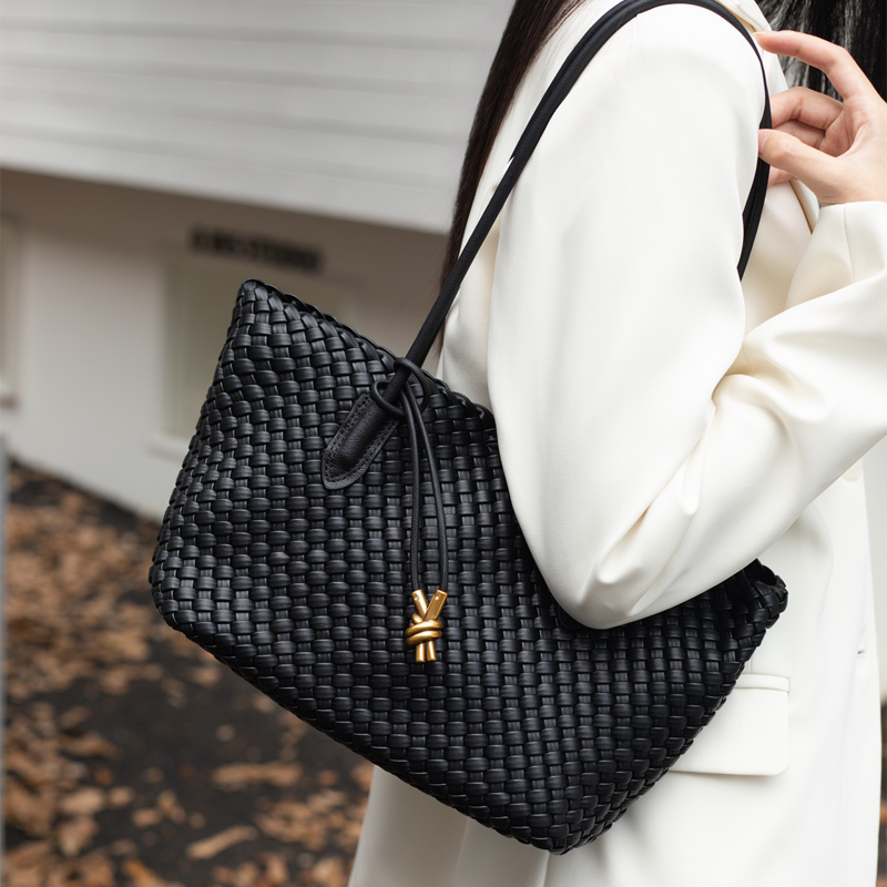 Sorraia Shoulder Bag - Image 48